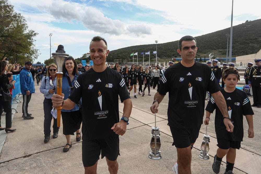 Μηνύματα ειρήνης στην τελετή έναρξης του 40ού ΑΜΑ (pics) runbeat.gr